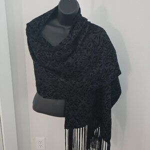 (NWOT) Valerie Stevens Fringed Floral Design Velvet Shawl/Wrap